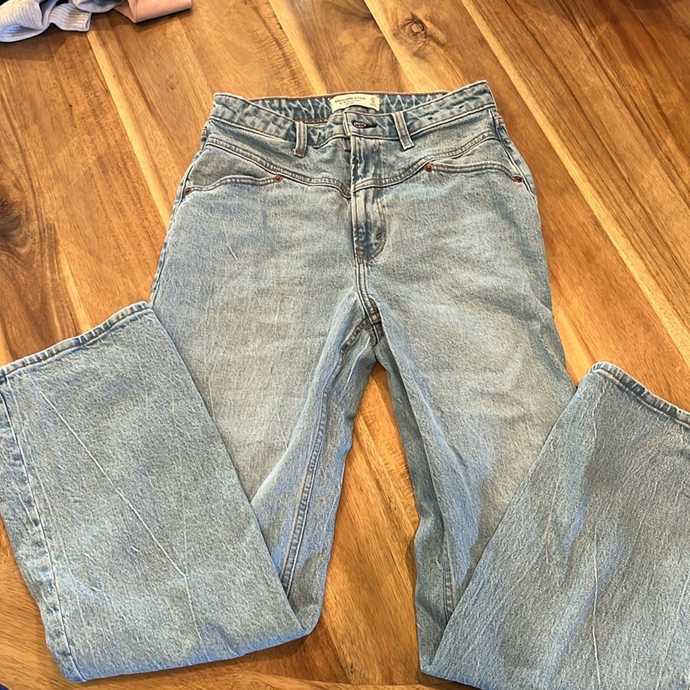 Abercrombie & fitch the 90s relaxed Jean high rise